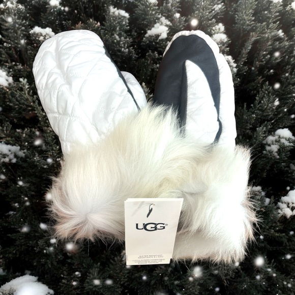 NWT! UGG Cream and Gray Mittens with Fur Detail - Picture 1 of 6